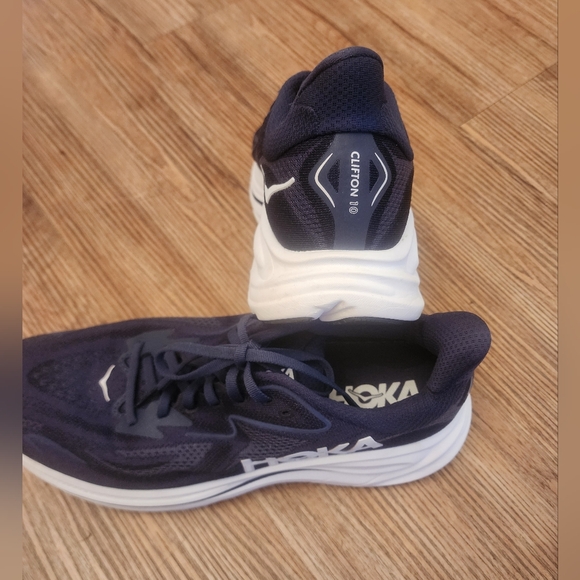 Sizi  11  D Hoka  Clifton 10.  Men\'s Navy and White Athletic Shoes